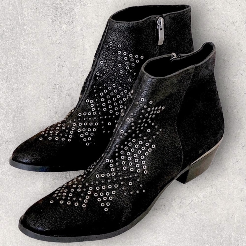 VINCE CAMUTO Black Grommet Bootie NWOT
